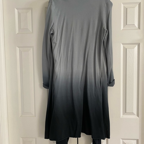 Light gray to dark gray, Ombré effect, cardigan/wrap. Lightweight and size Med. - Picture 6 of 7